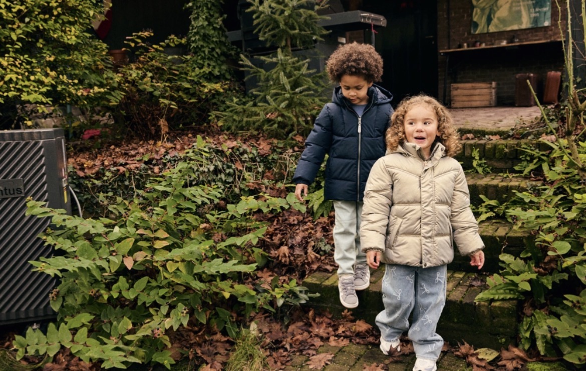 Kinderen spelen in het park